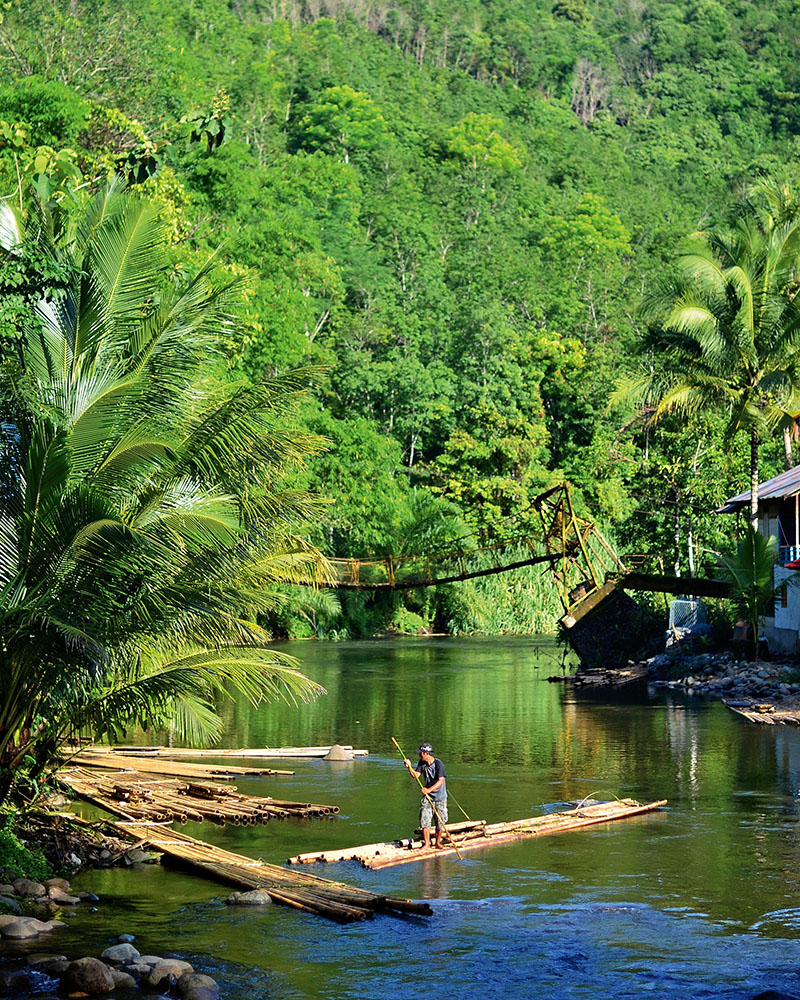 Boating Indonesian  Borneo  get lost Magazine