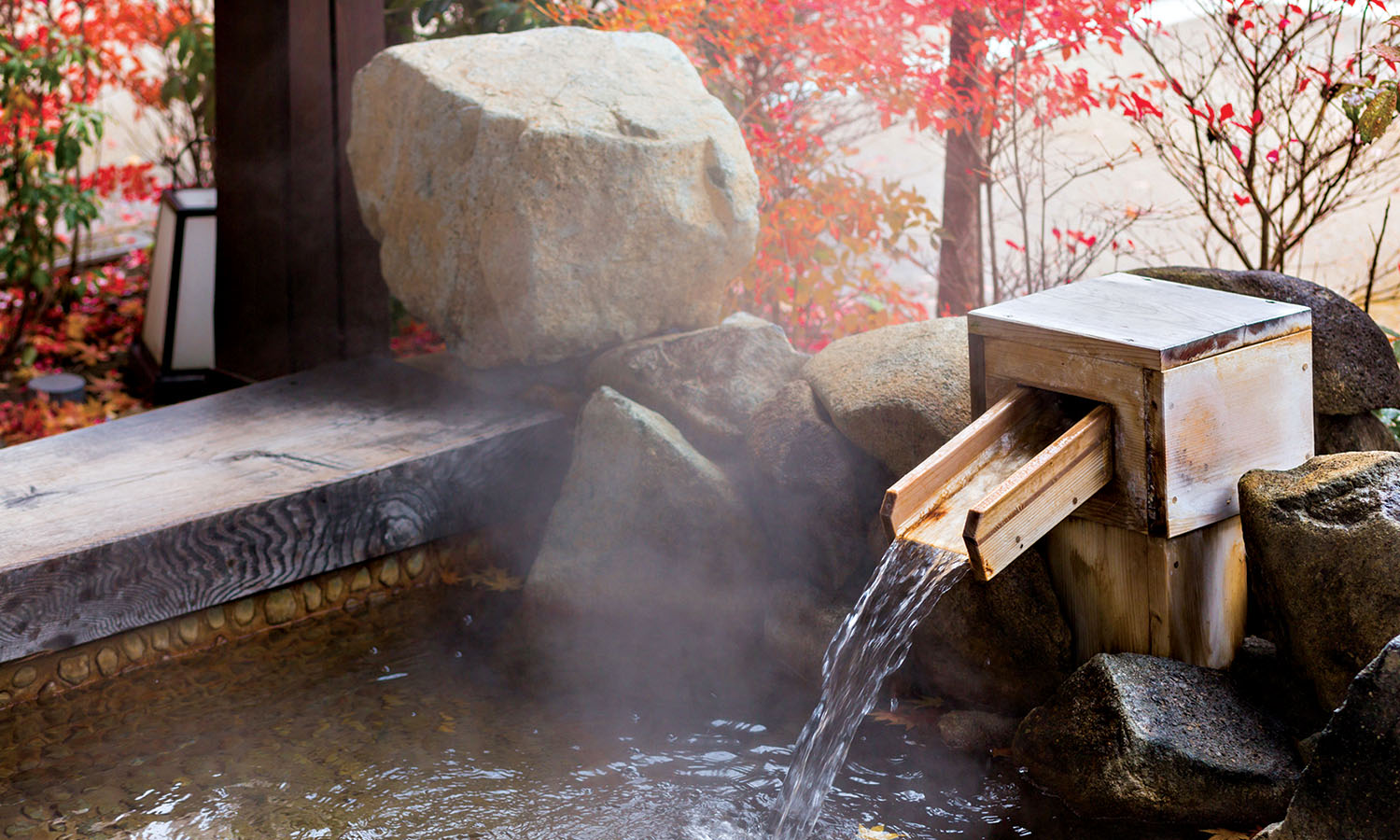 Японская общая купальня. Онсэн в Японии. Бани онсен Япония. Онсен ванна Япония. Онсен Япония горячие источники.