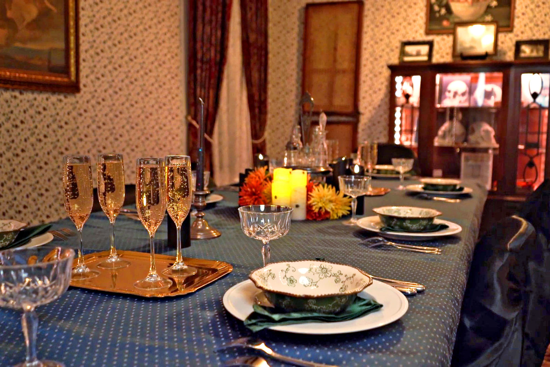 A fully dressed table really just sets the mood.