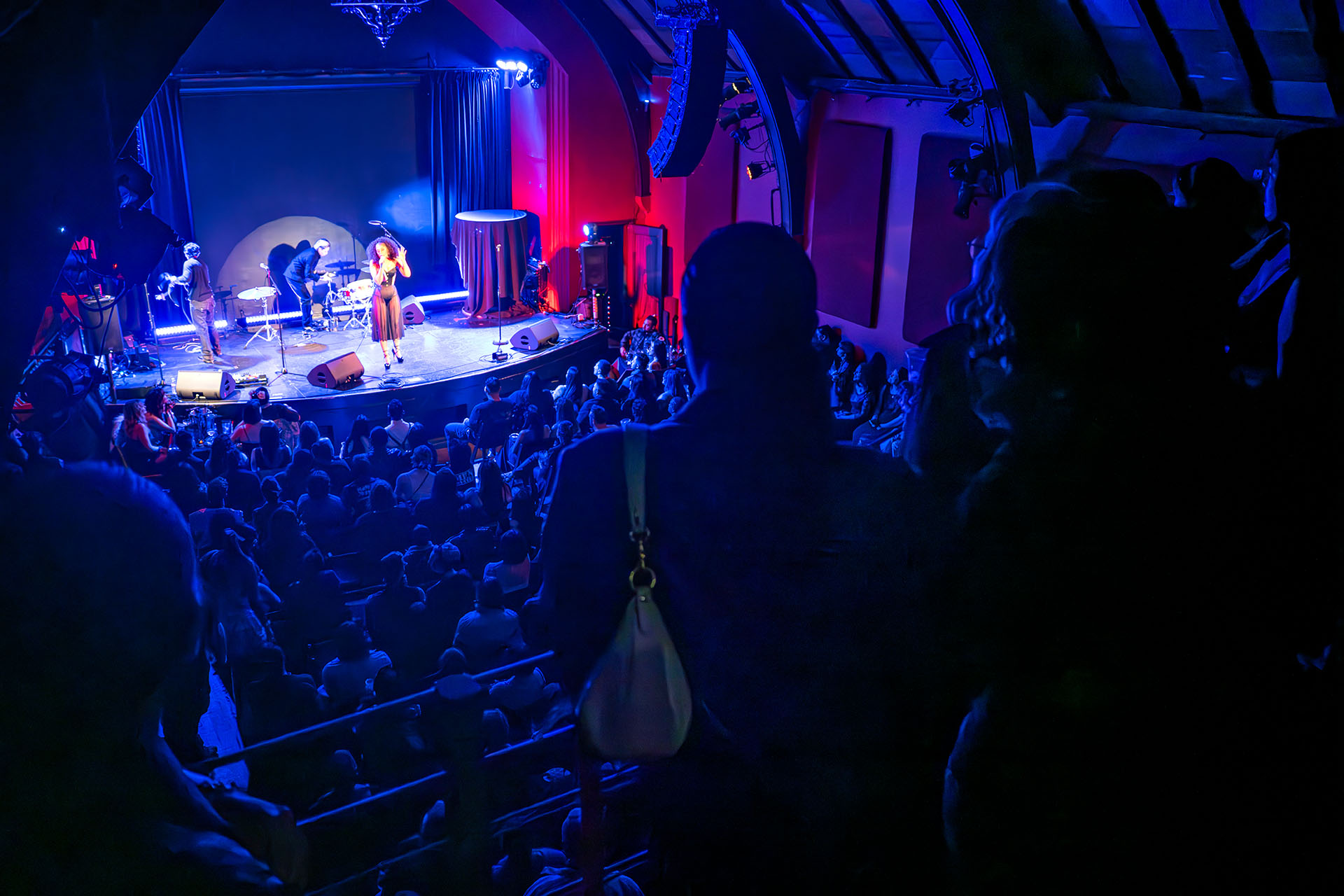 It's a full house at the Cobweb Cabaret. 