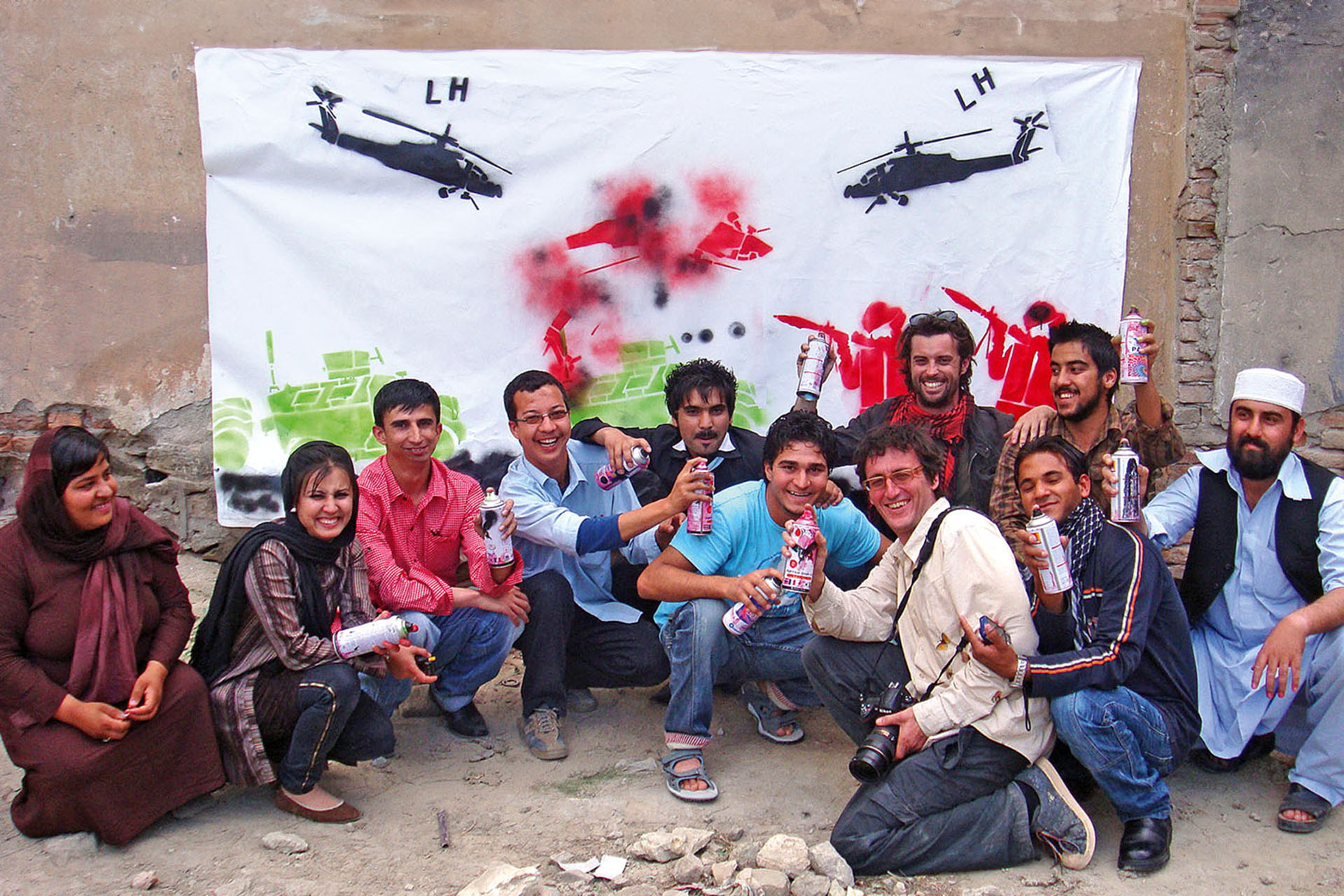 Teaching young Afghans about graffiti stencils and contemporary art in Kabul. Image: David Gill