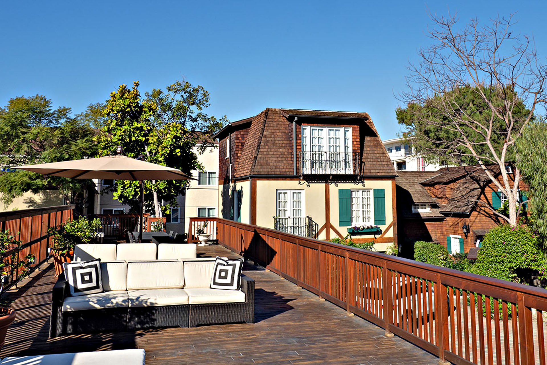 Hard to believe you're in the middle of WEHO.