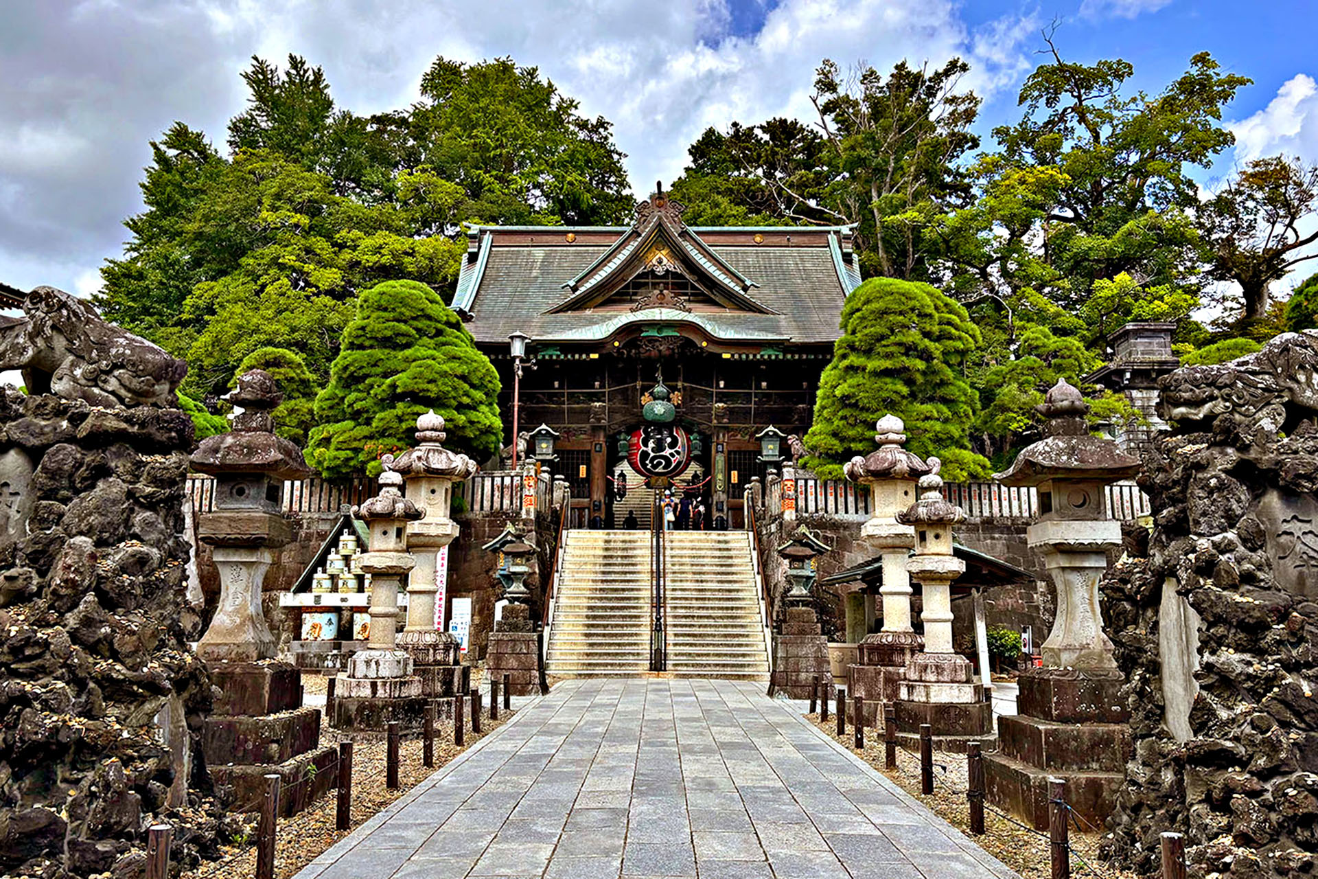 The impressive steps leading up to Naritasan Shinsho-ji Temple in Narita.