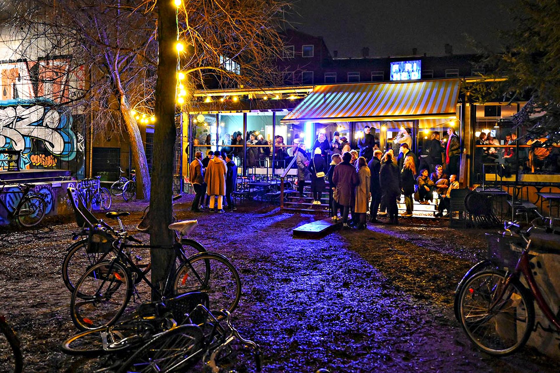 It’s crowded inside and out at Friheden.