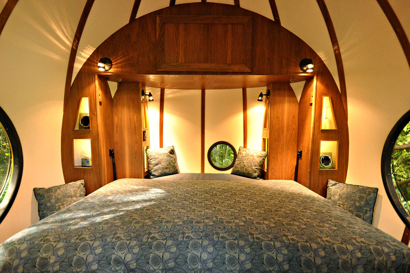 Sphere-iously cosy.
