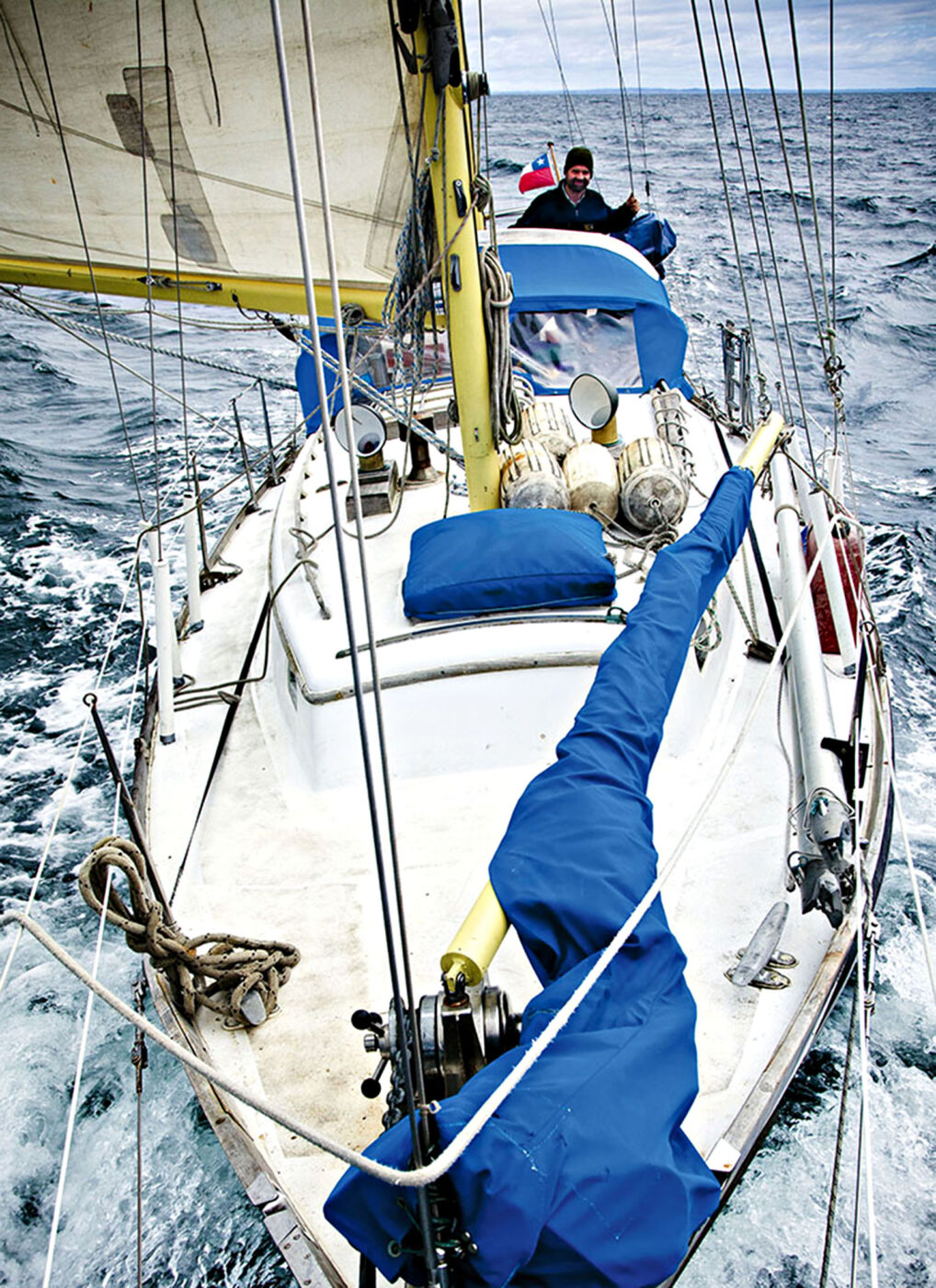 Carlos guides Agartha through the Chacao Channel.