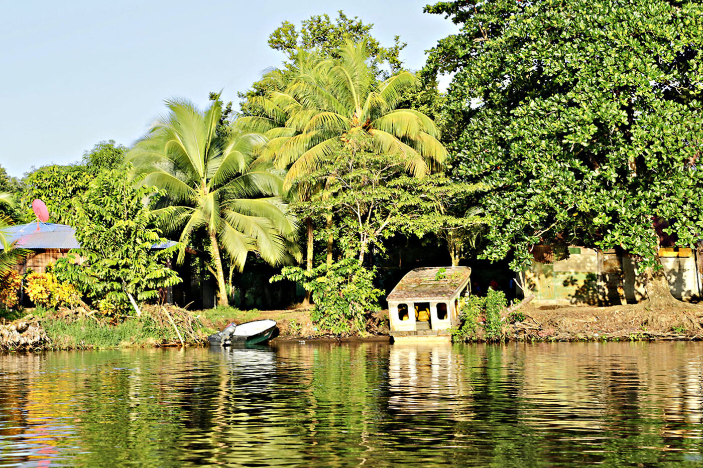 Exploring the waterways of Parque Nacional Tortuguero.