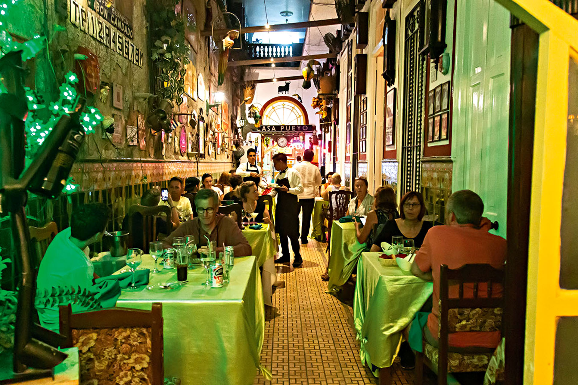 Where to look? The wildly decorated dining room at San Cristóbal.