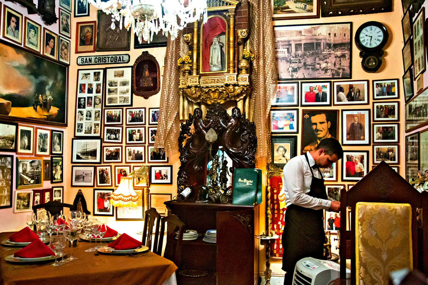 Famous faces on the wall at San Cristóbal.