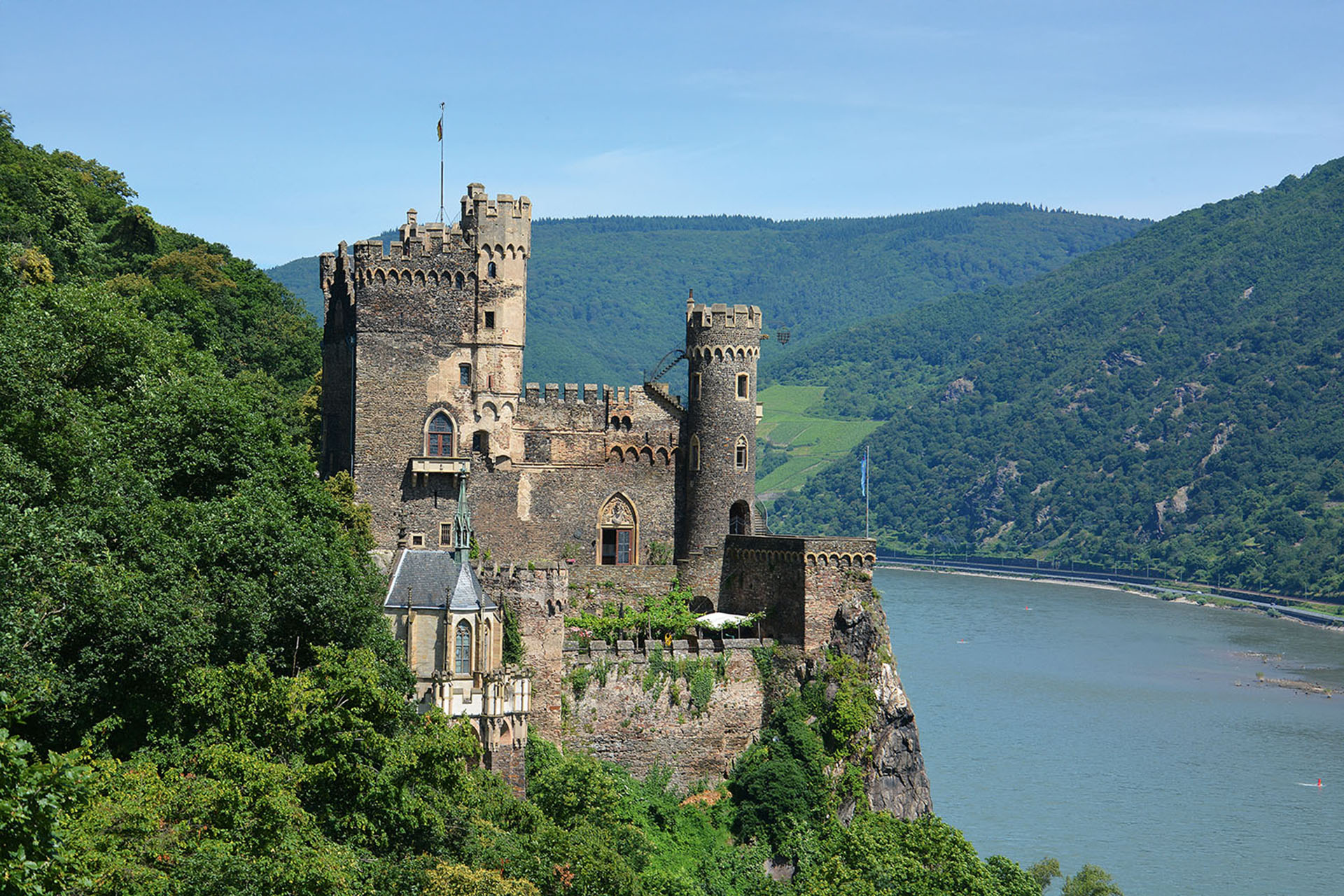Burg Rheinstein serves beer, wine and a ‘prince feast’ on its patio.