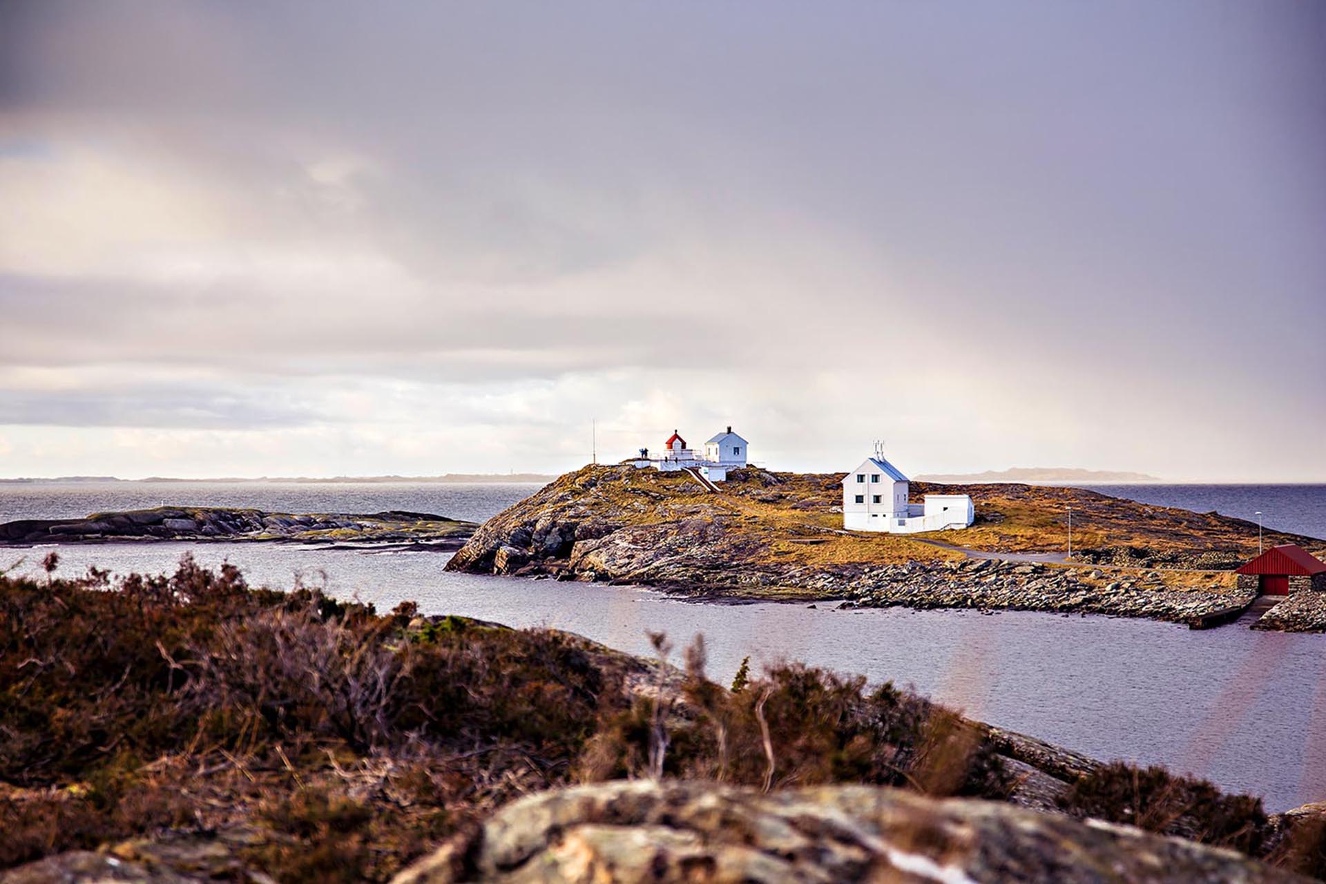 Tiny Fjøløy lighthouse