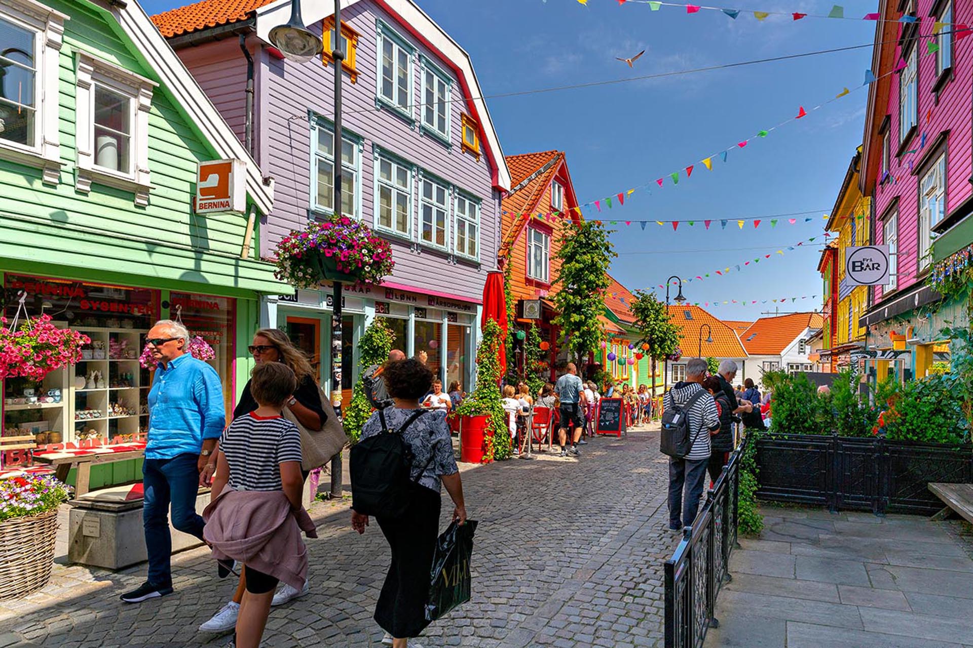 Fargegaten by day