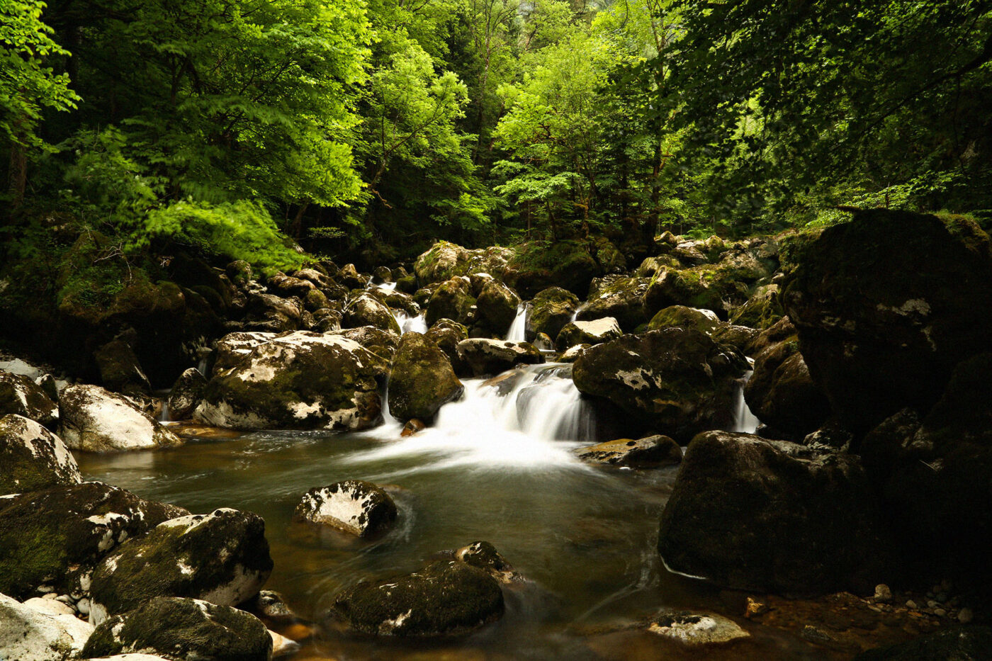 Little waterfalls running down a big formation of rocks.