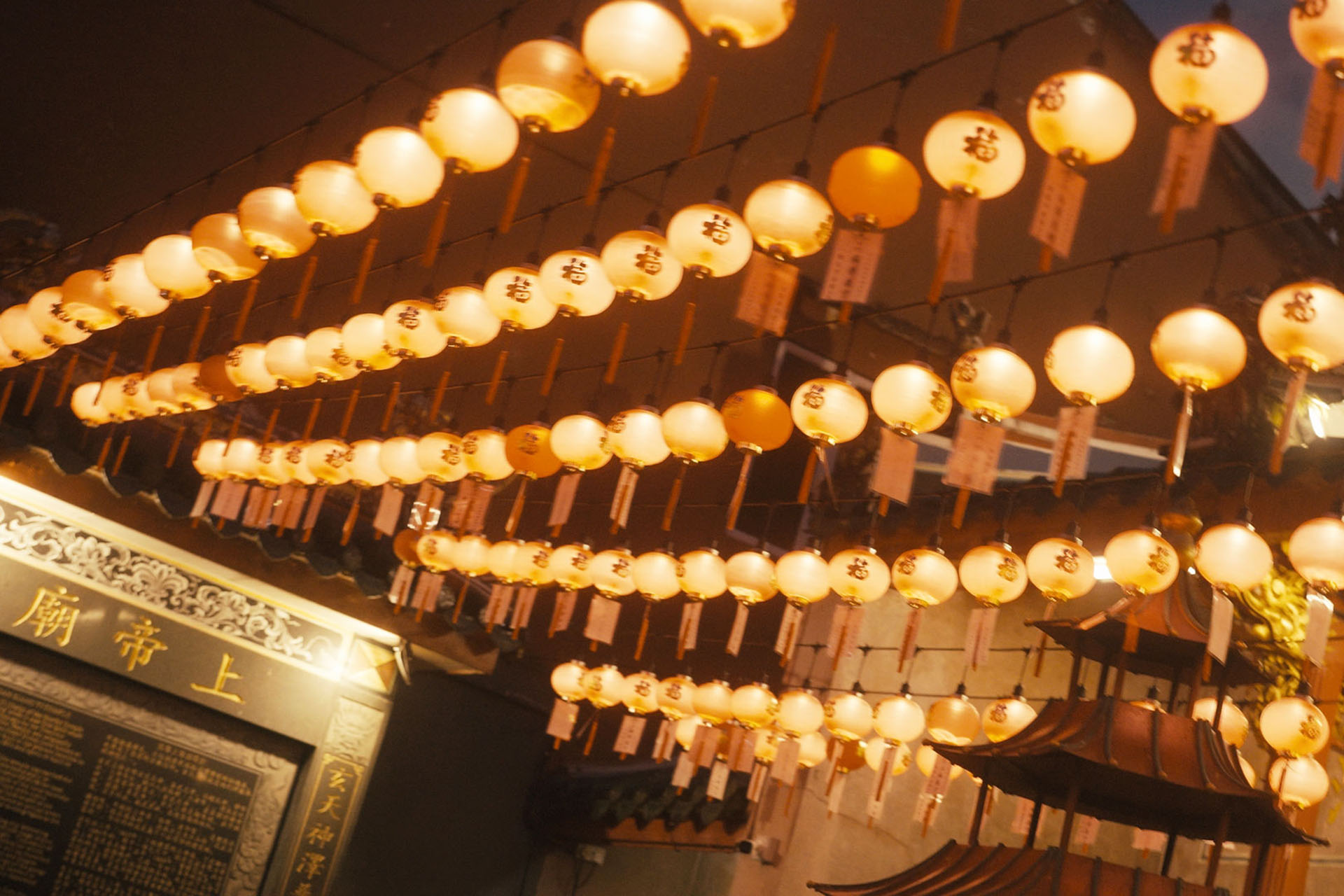 See what I mean about the lanterns?