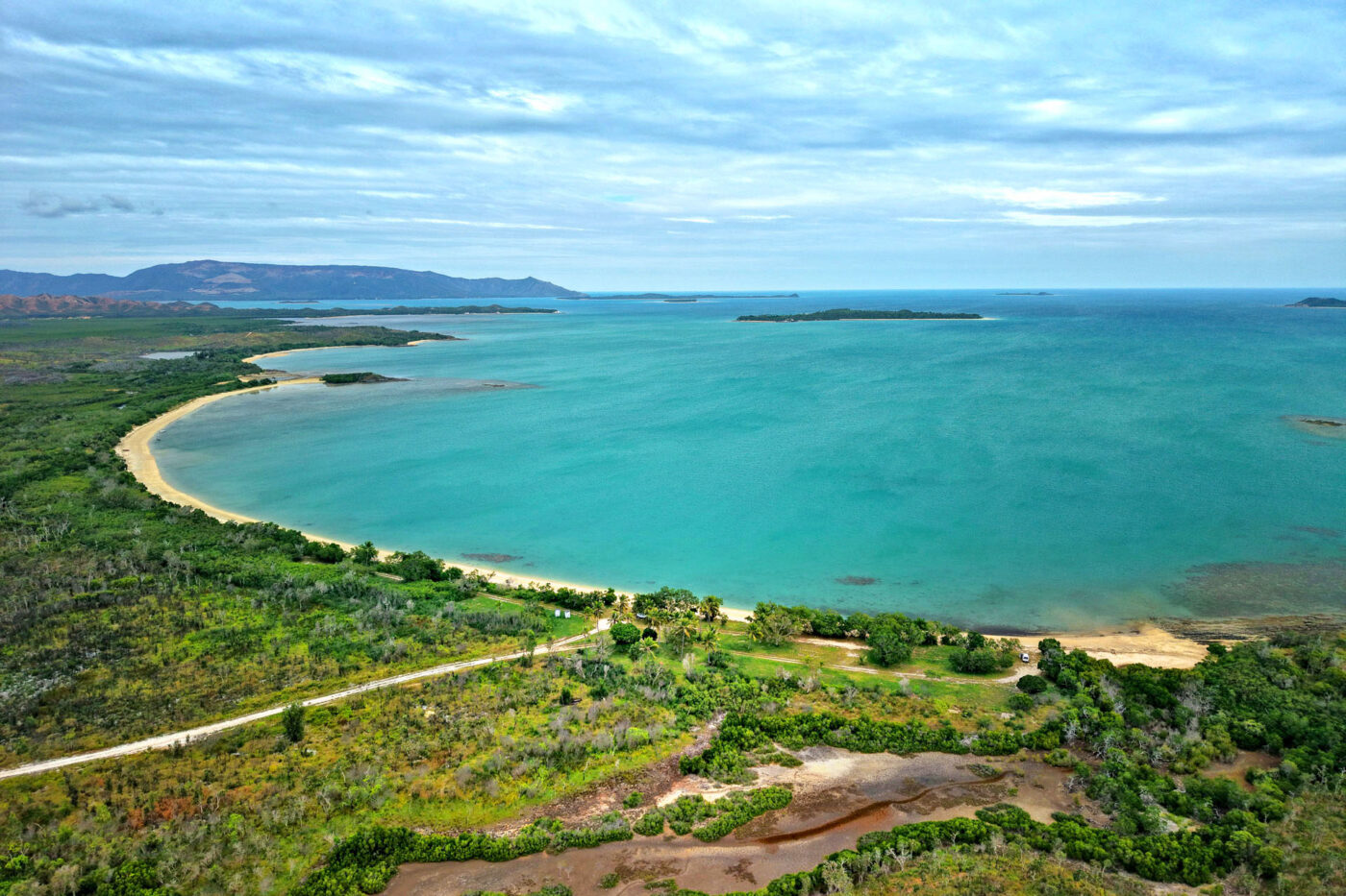 A view of the light blue ocean.